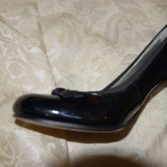 Anne Klein Black Patent Leather Bow Pumps - Sz 7.5 M - Picture 5 of 9